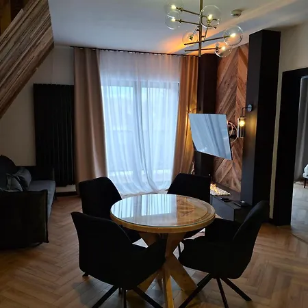 Zwierzyniecka 3*