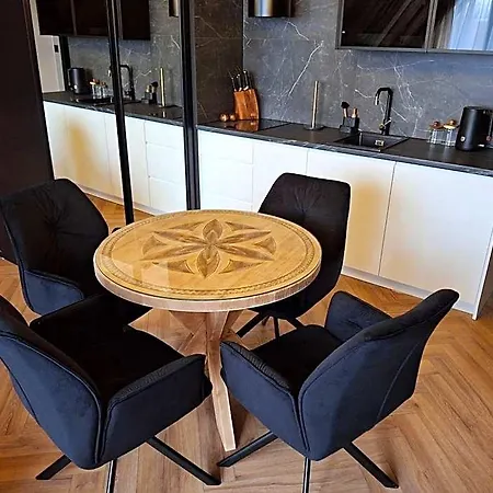 Zwierzyniecka 3*